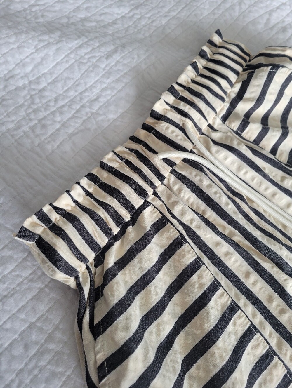 NWOT Cupshe Striped Black and Cream High-Waist Shorts - Picture 4 of 7